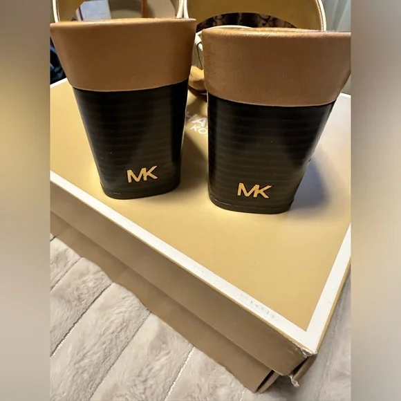 Michael Kors Glenda Slide - Picture 5 of 9